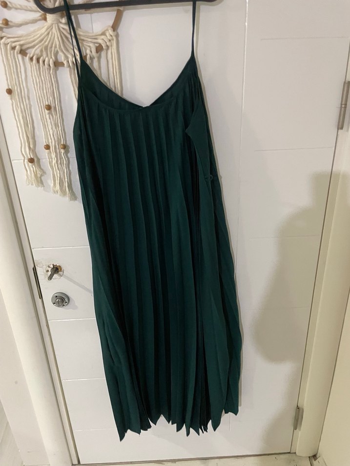 Yeşil Pilili Uzun Askılı Kadın Elbise - Görsel 5