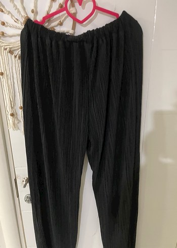 Grimelange Kadın Siyah  Piliseli Midi Pantolon - Görsel 3