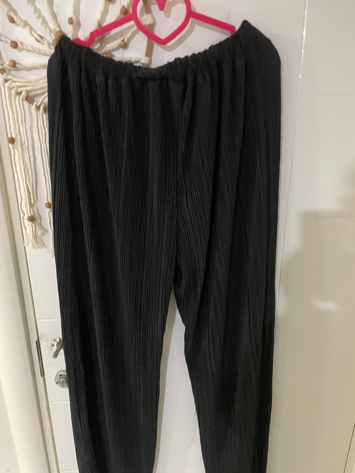 Grimelange Kadın Siyah  Piliseli Midi Pantolon - Görsel 3