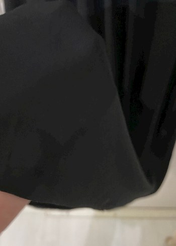 Siyah Piliseli Midi Elbise, Kolsuz, Yüksek Yaka - Görsel 6