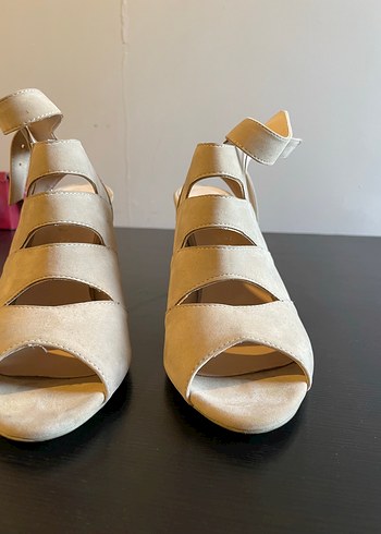 Bej Süet Yüksek Topuklu Kadın Sandalet - Görsel 3