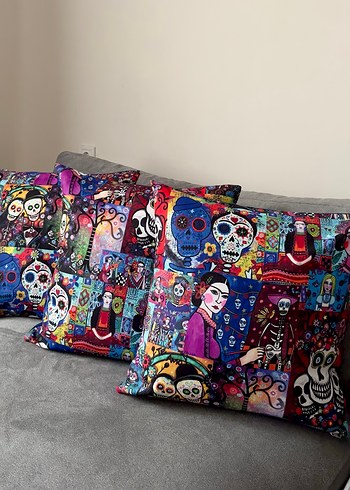 Renkli Pop Kültür Desenli Kırlent - Görsel 2