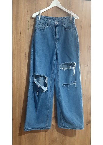Yırtık Detaylıi Bol Kesim Kadın Jean