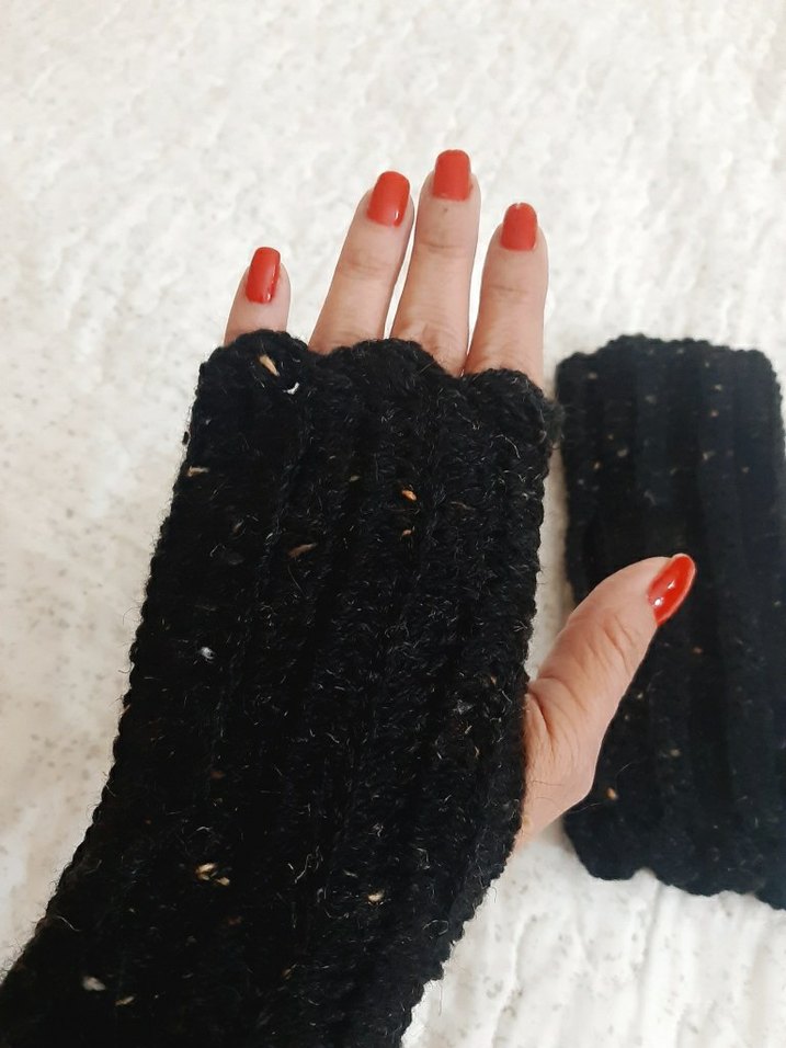 Siyah Örgü Parmaksız Kadın Eldiveni - Görsel 2