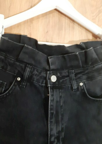 Siyah Kemerli Bol Kesim Mini Kot Şort - Görsel 2