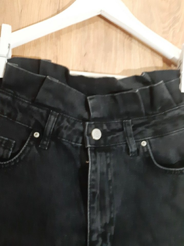 Siyah Kemerli Bol Kesim Mini Kot Şort - Görsel 2