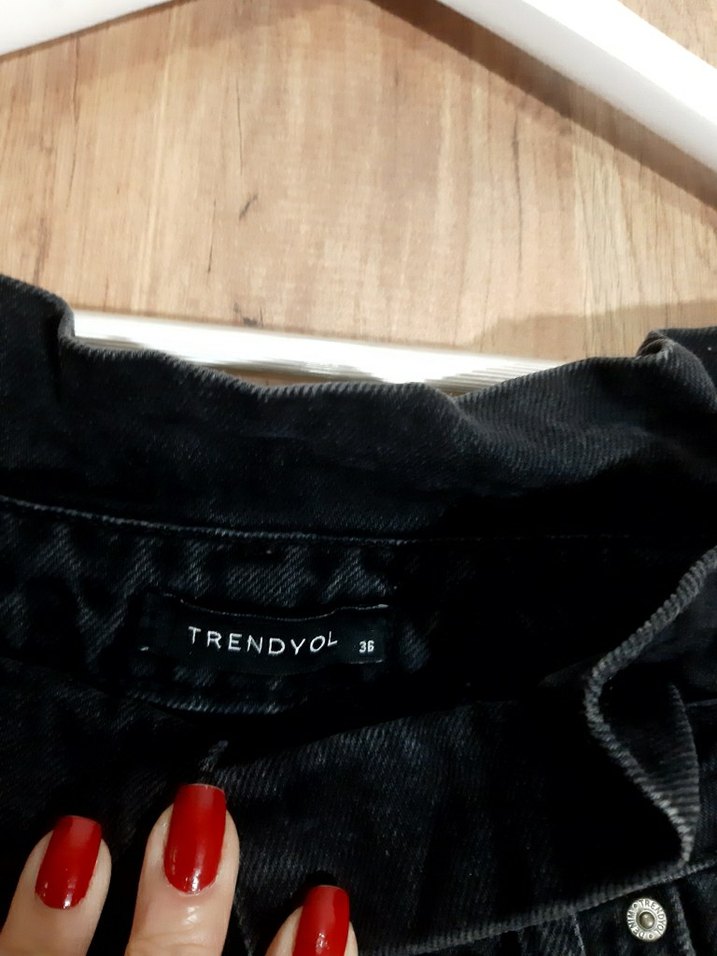 Siyah Kemerli Bol Kesim Mini Kot Şort - Görsel 3