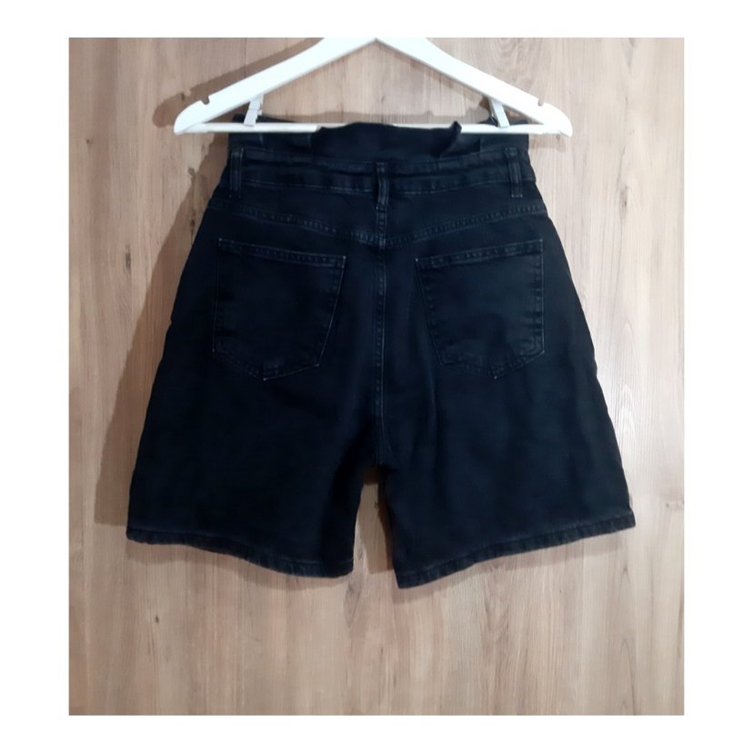 Siyah Kemerli Bol Kesim Mini Kot Şort - Görsel 4