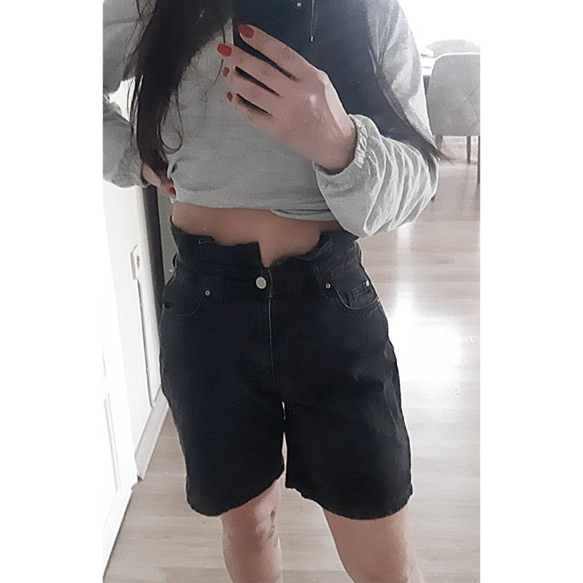 Siyah Kemerli Bol Kesim Mini Kot Şort - Görsel 5