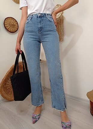 Paçası yırtmaçlı mom Jean 