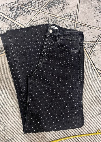 Siyah taşlı pullu  Jean - Görsel 3