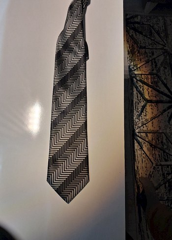 Diğer Sikligin Geometrik Dokunusu Siyah Beyaz Herringbone Kravat