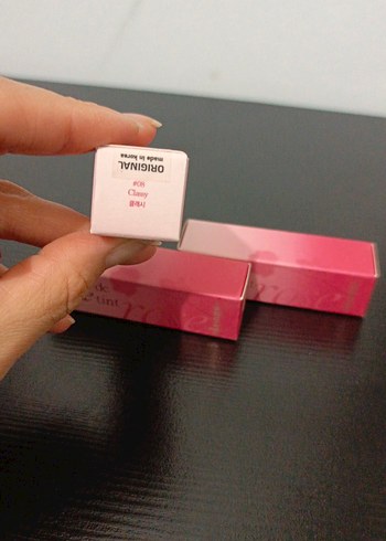 Pastel Pembe Dudak Parlatıcısı - Görsel 2