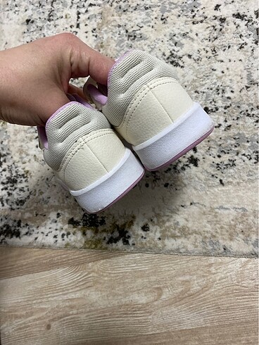 30 Beden ten rengi Renk Adidas ayakkabı