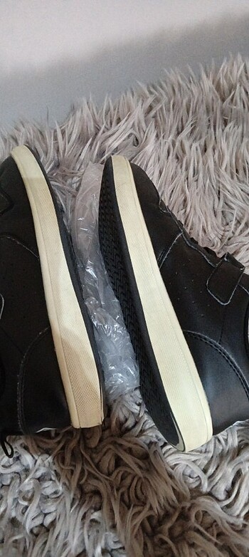 35 Beden Siyah cırtlı sneaker