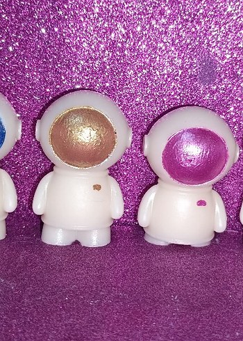  Beden Renkli Mor Astronot Mum