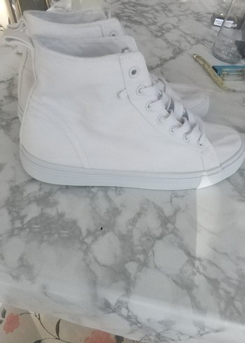 Beyaz Kadın Spor terletmez - Görsel 4