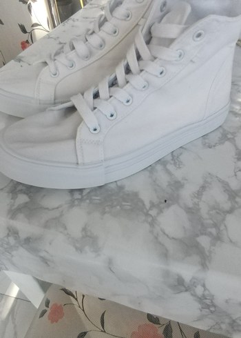 Beyaz Kadın Spor terletmez - Görsel 2