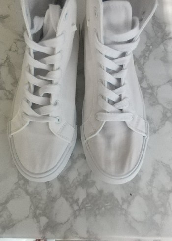 Beyaz Kadın Spor terletmez - Görsel 3