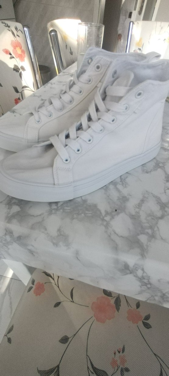 Beyaz Kadın Spor terletmez - Görsel 2