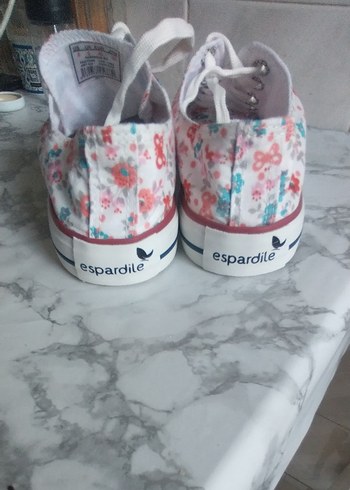 Beyaz Çiçek Desenli Bağcıklı Kadın Spor Ayakkabı - Görsel 7