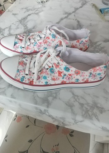 Beyaz Çiçek Desenli Bağcıklı Kadın Spor Ayakkabı - Görsel 5