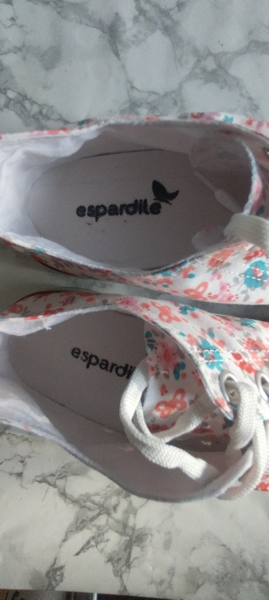 Beyaz Çiçek Desenli Bağcıklı Kadın Spor Ayakkabı - Görsel 2