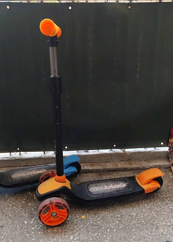 Diğer Turuncu Çocuk Scooterı