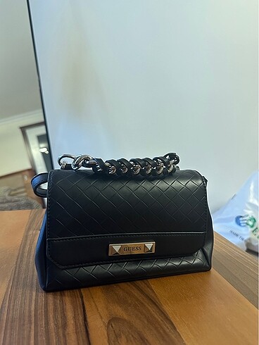 Guess küçük çanta sıfır ayarında