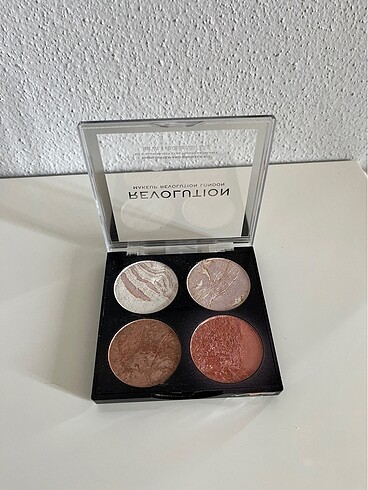 Revolution Revulation hıghlıgter ve allık paleti