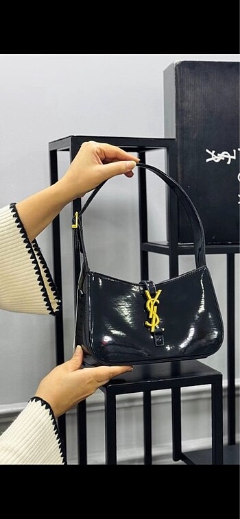 Yves Saint Laurent Kol çantası