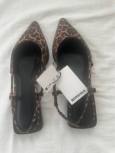 35 Beden Bershka leopar babet