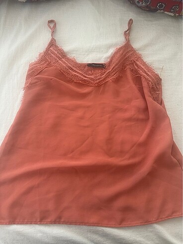 Pembe somon askılı dantelli bluz