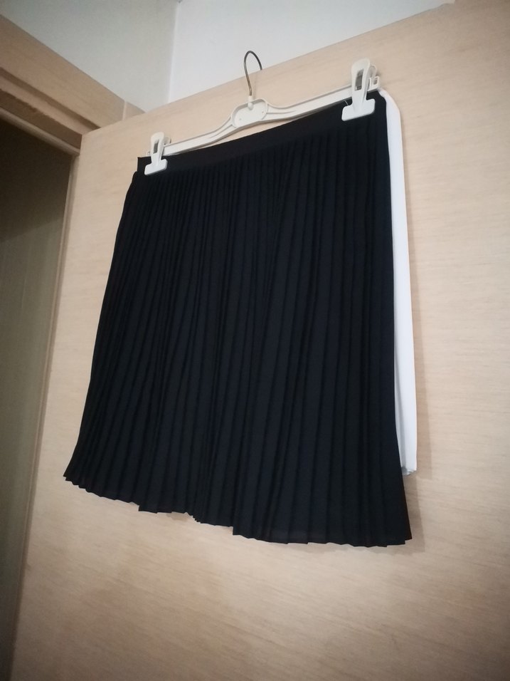 Siyah Piliseli Mini Etek - Görsel 3