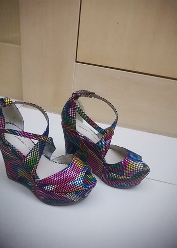 Renkli Yılan Desenli Dolgu Topuklu Kadın Ayakkabı - Görsel 6