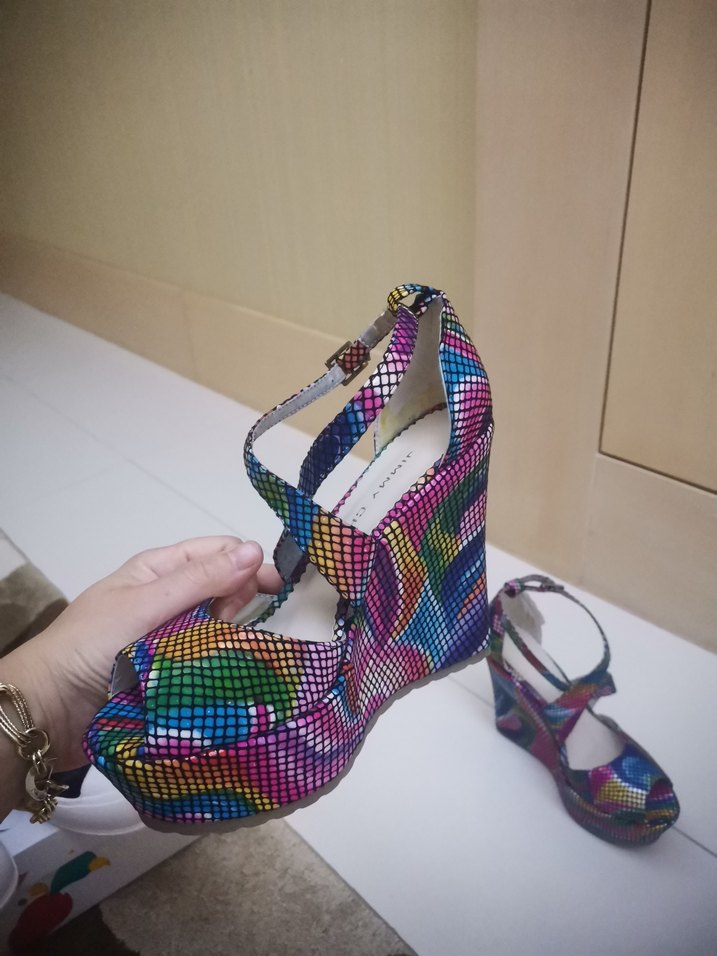 Renkli Yılan Desenli Dolgu Topuklu Kadın Ayakkabı - Görsel 5