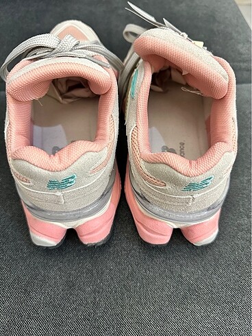 37 Beden 9060 New Balance Gri Pembe