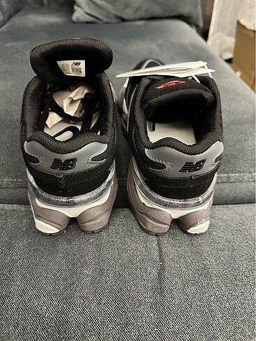 37 Beden New Balance 9060