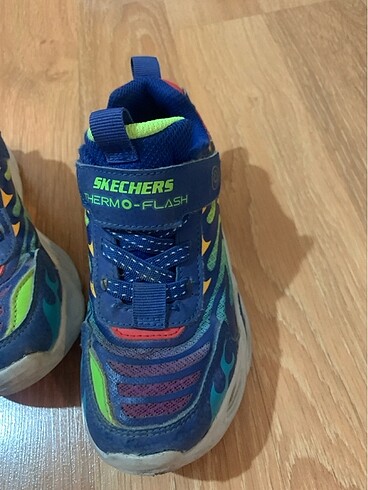 29 Beden Skechers spor ayakkabı ışıklı