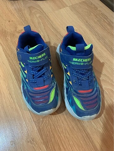Skechers spor ayakkabı ışıklı