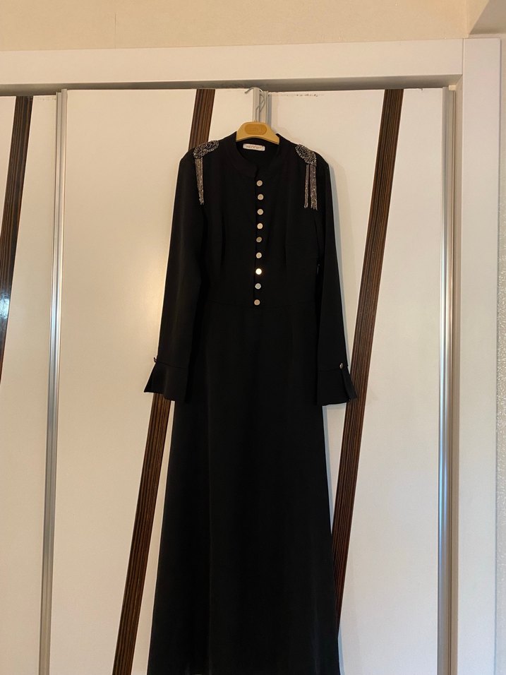 Düğmeli Siyah Uzun Kollu Gotik Elbise - Görsel 2