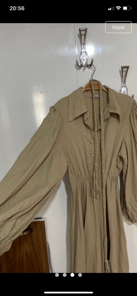 Bej Kemerli Uzun  müslin elbise - Görsel 3