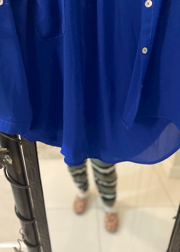 Mavi V Yaka Düğmeli Kadın Gömlek - Görsel 5