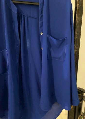 Mavi V Yaka Düğmeli Kadın Gömlek - Görsel 3