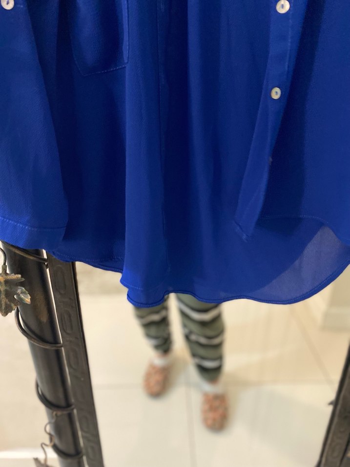 Mavi V Yaka Düğmeli Kadın Gömlek - Görsel 5