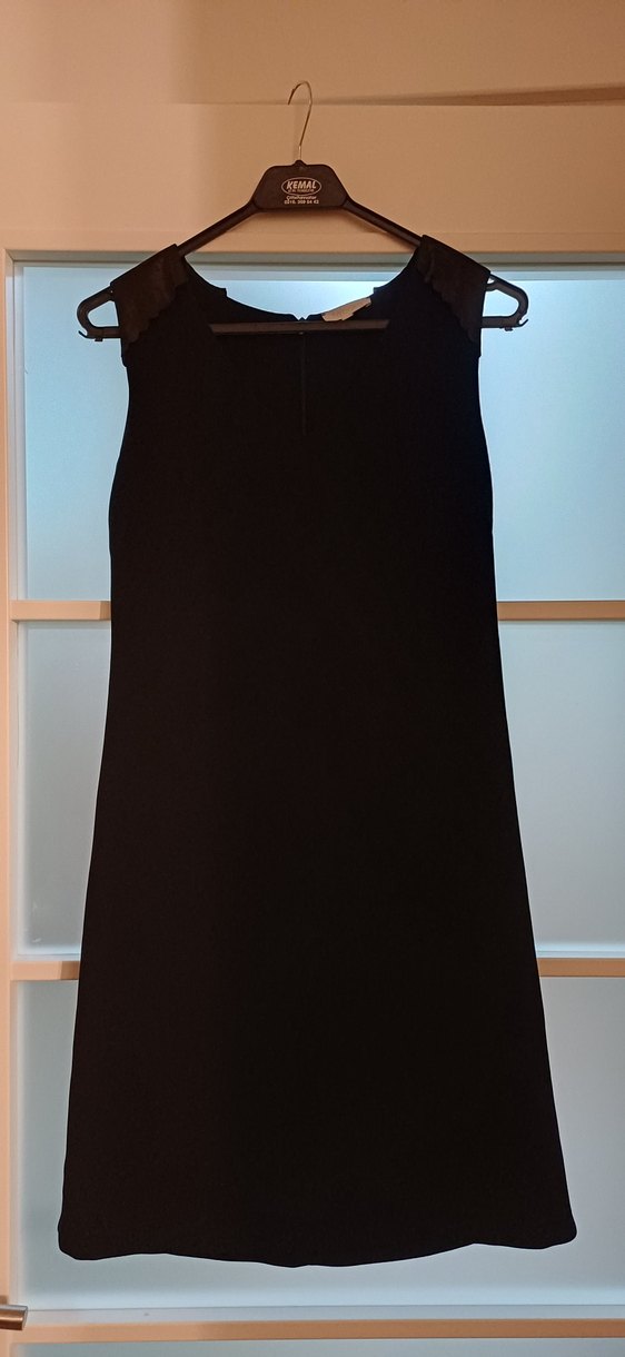 Siyah Midi V Yakalı Kolsuz Elbise - Görsel 2