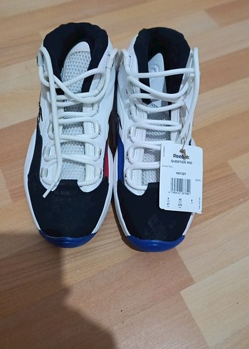 Reebok Siyah Beyaz Basketbol Ayakkabisi