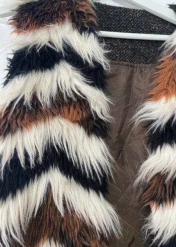 Kahverengi Zebra Desenli Uzun Kürklü Yelek - Görsel 8