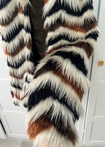 Kahverengi Zebra Desenli Uzun Kürklü Yelek - Görsel 7