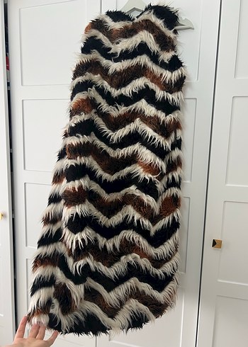 Kahverengi Zebra Desenli Uzun Kürklü Yelek - Görsel 2